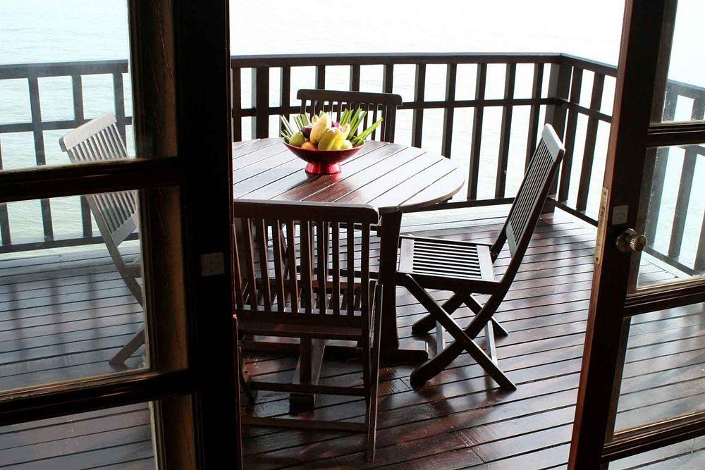 Avillion Port Dickson Porto Dickson Exterior foto A balcony