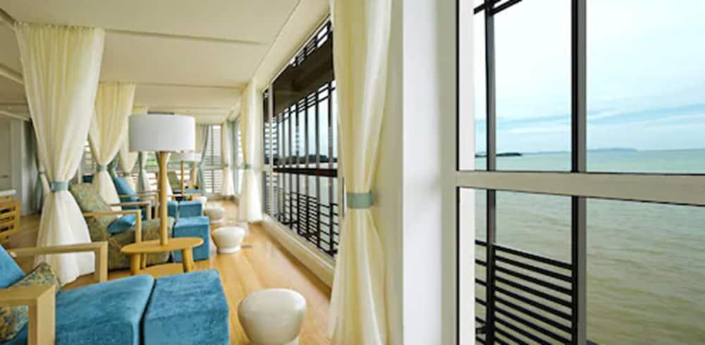 Avillion Port Dickson Porto Dickson Exterior foto The interior of a suite