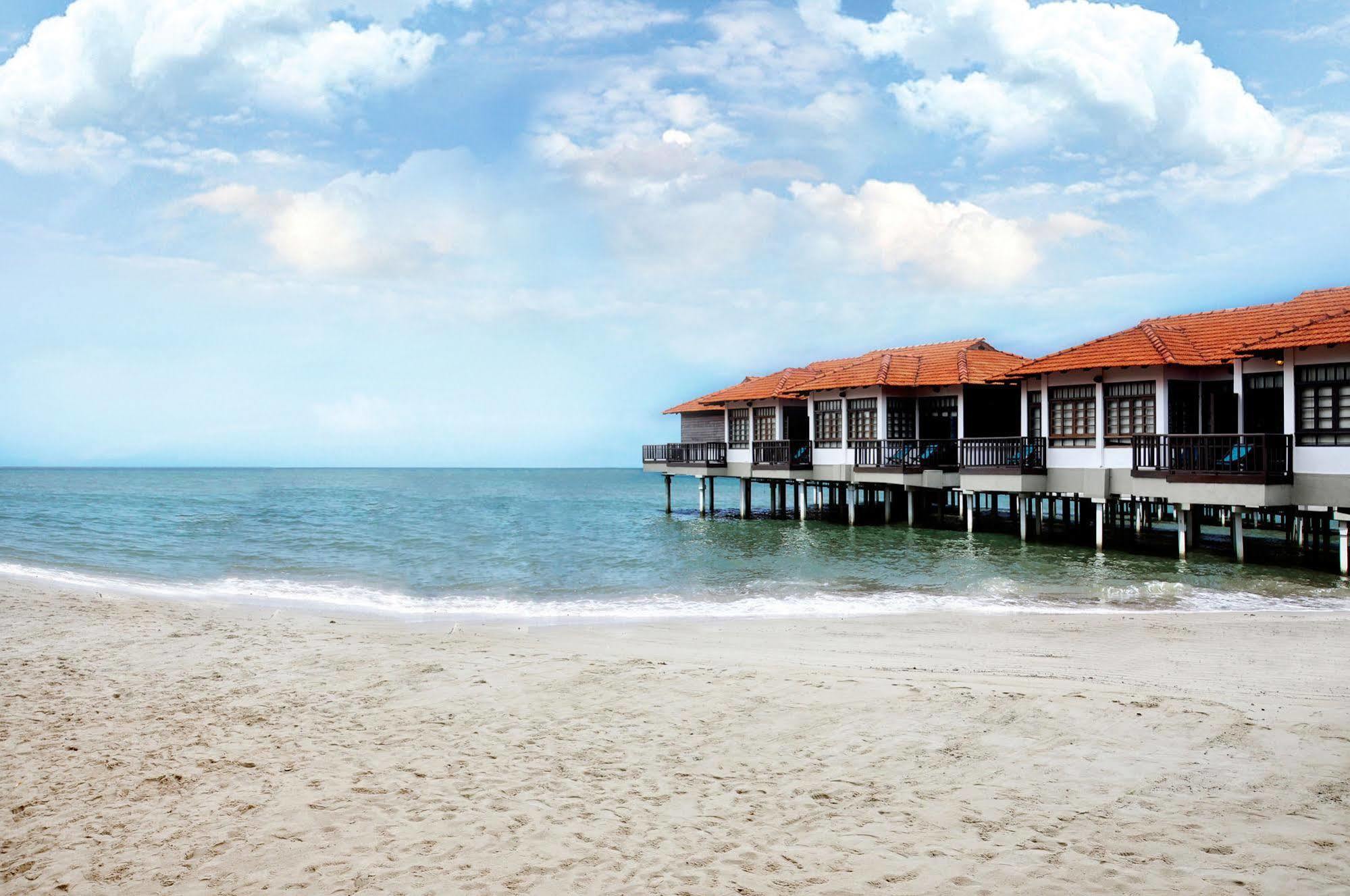 Avillion Port Dickson Porto Dickson Exterior foto The beach at the Berjaya Waterfront Hotel