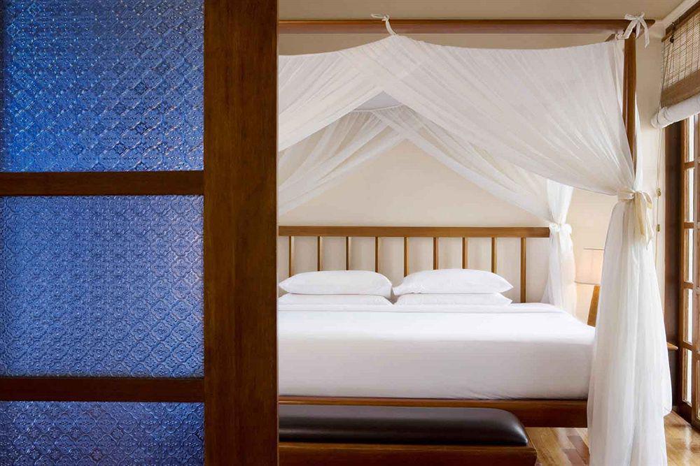 Avillion Port Dickson Porto Dickson Exterior foto A bed with a mosquito net